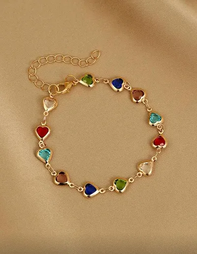 Pulsera con diseño de corazones